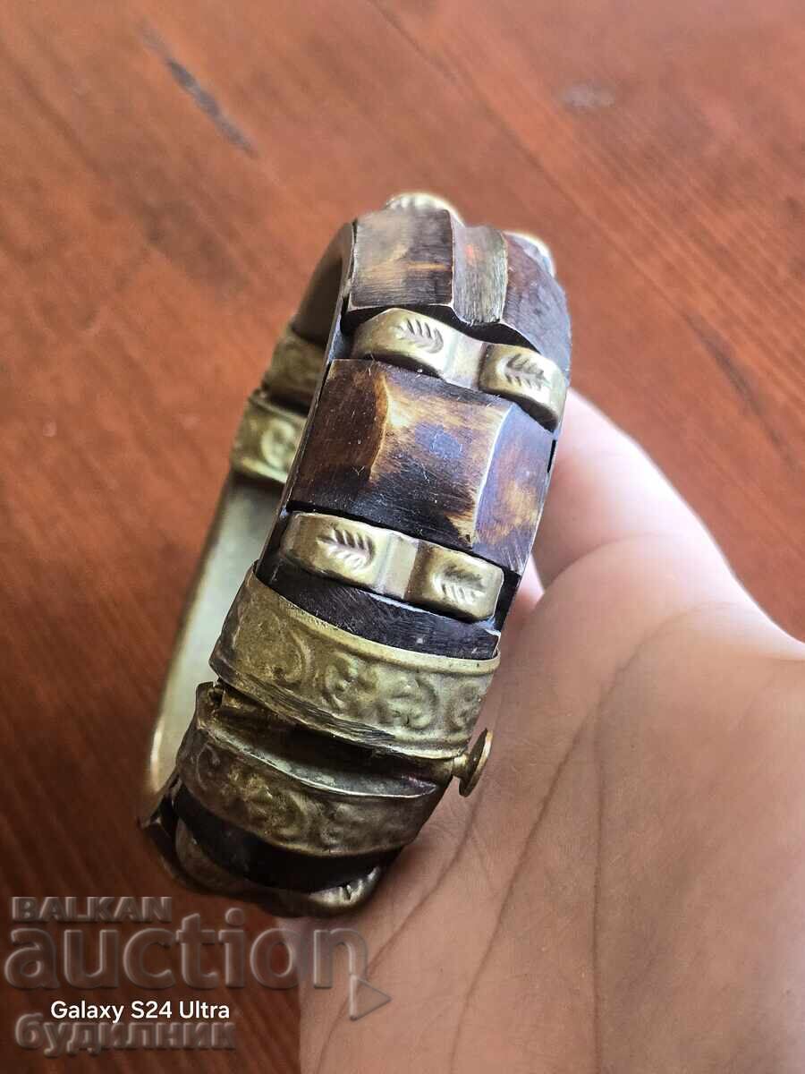 СТАРА МАСИВНА ГРИВНА ПЕРФЕКТНО СЪСТОЯНИЕ БЗЦ. ПУСКАМ НАД 100 СТАРА МАСИВНА ГРИВНА ПЕРФЕКТНО СЪСТОЯНИЕ БЗЦ. ПУСКАМ НАД 100