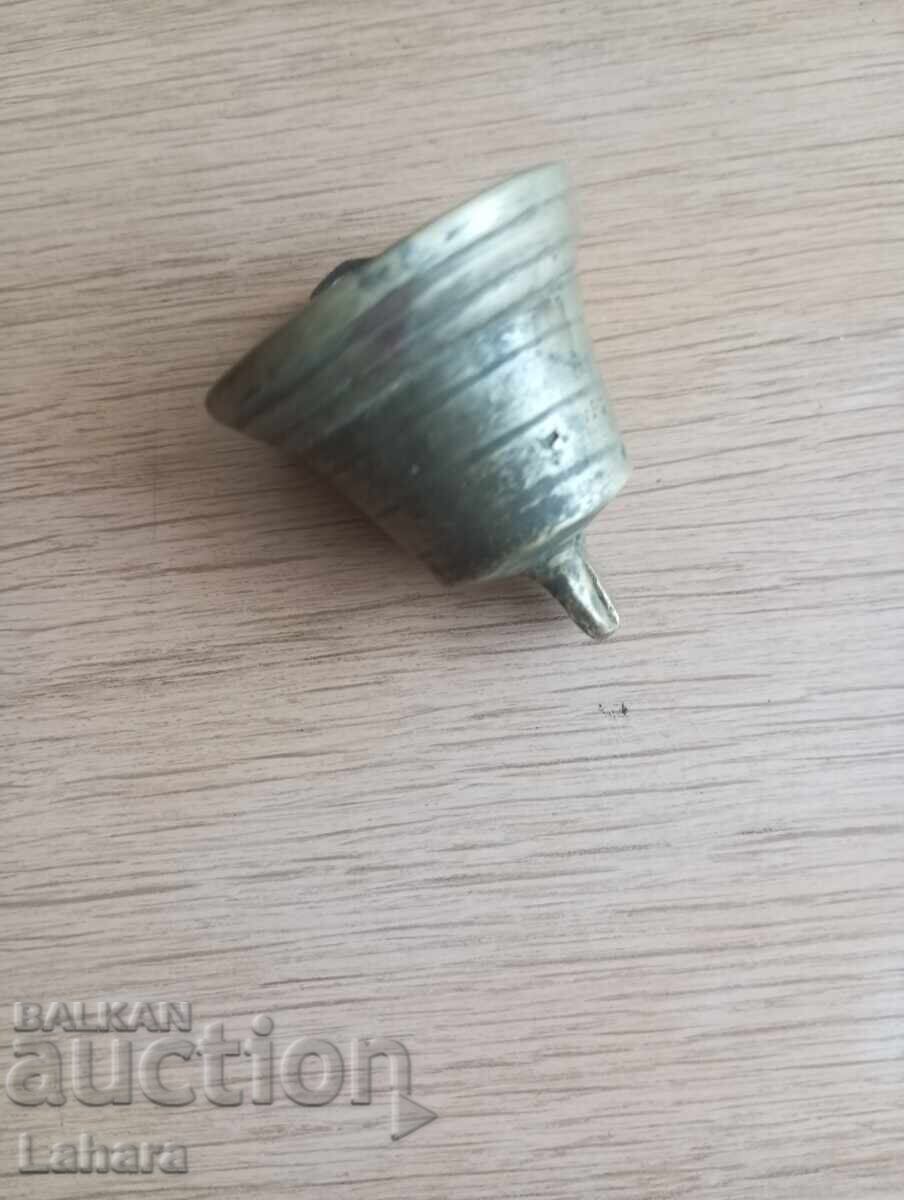 Auction Bell, chan, clap Auction Bell, chan, clap