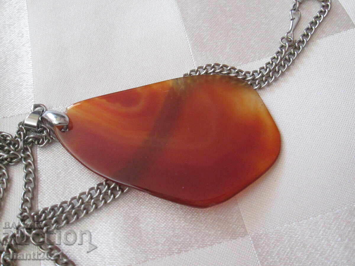 Παράδοση Γυναικείο κολιέ με μεγάλο μενταγιόν από Καρνεόλιο