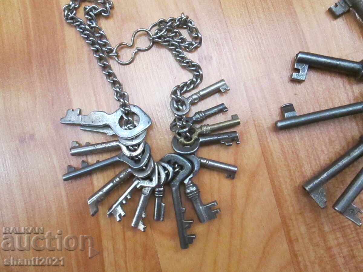 Chei vechi - 30 bucăți cu preț 150.00 BGN | € 76.69