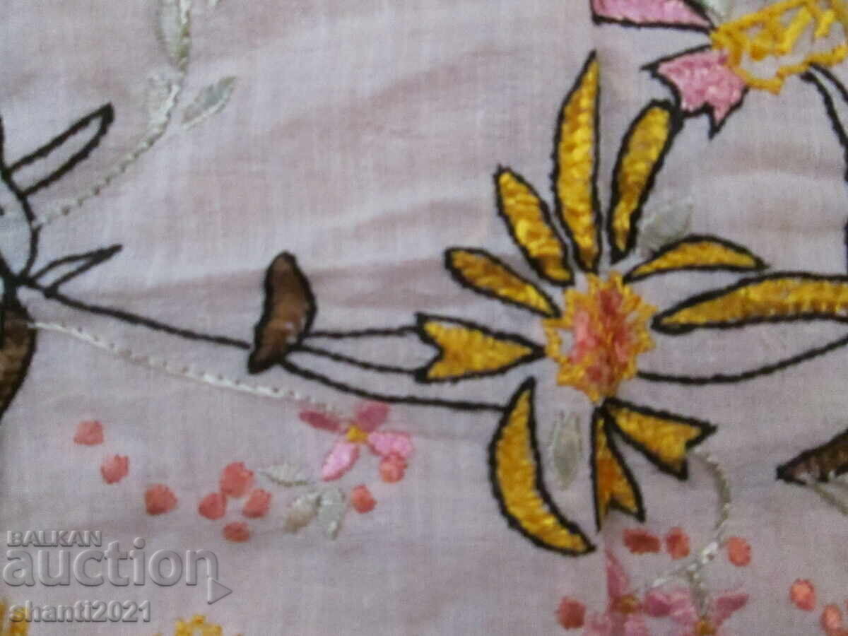 Delivery of 1927 hand-embroidered square, tablecloth-kenar, silk threads