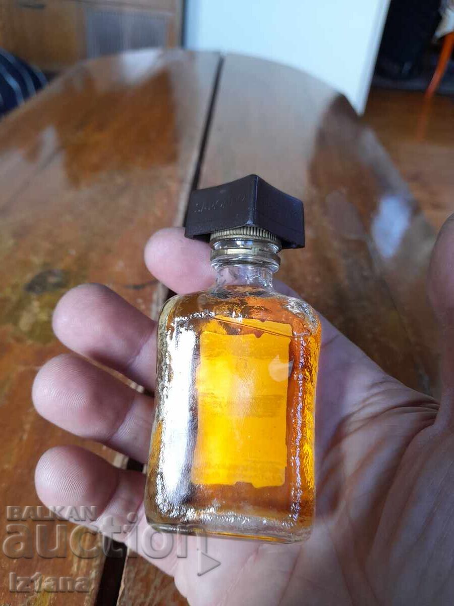 Παράδοση Παλιό μπουκάλι λικέρ Disaronno Amaretto Παράδοση Παλιό μπουκάλι λικέρ Disaronno Amaretto