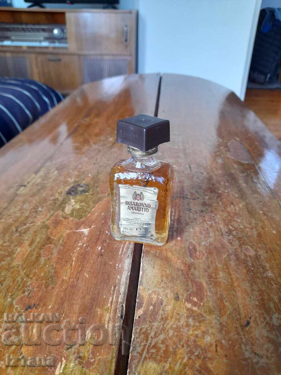 Παλιό μπουκάλι λικέρ Disaronno Amaretto Παλιό μπουκάλι λικέρ Disaronno Amaretto