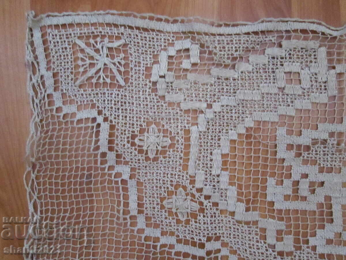 Delivery of Hand-knitted bedspreads, table runner - 2 pieces Delivery of Hand-knitted bedspreads, table runner - 2 pieces