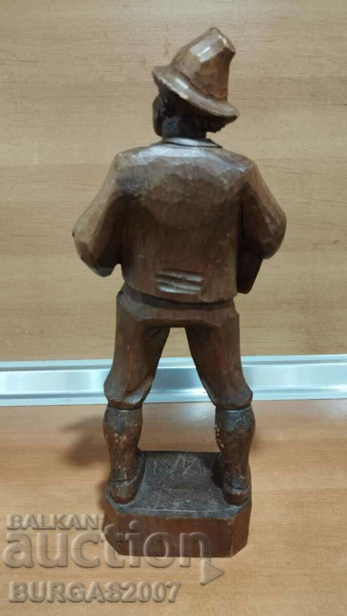Auction Old wooden figure, musician with guitar, 30 cm. Auction Old wooden figure, musician with guitar, 30 cm.
