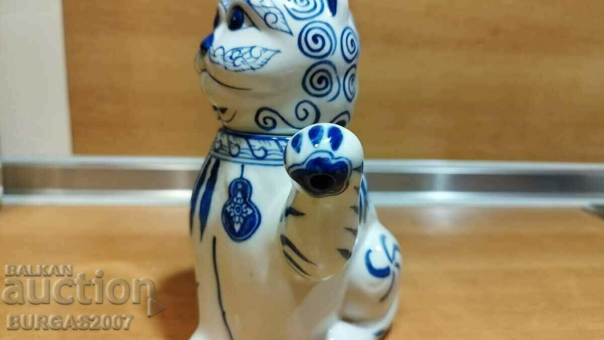 Delivery of Porcelain teapot, cat Delivery of Porcelain teapot, cat