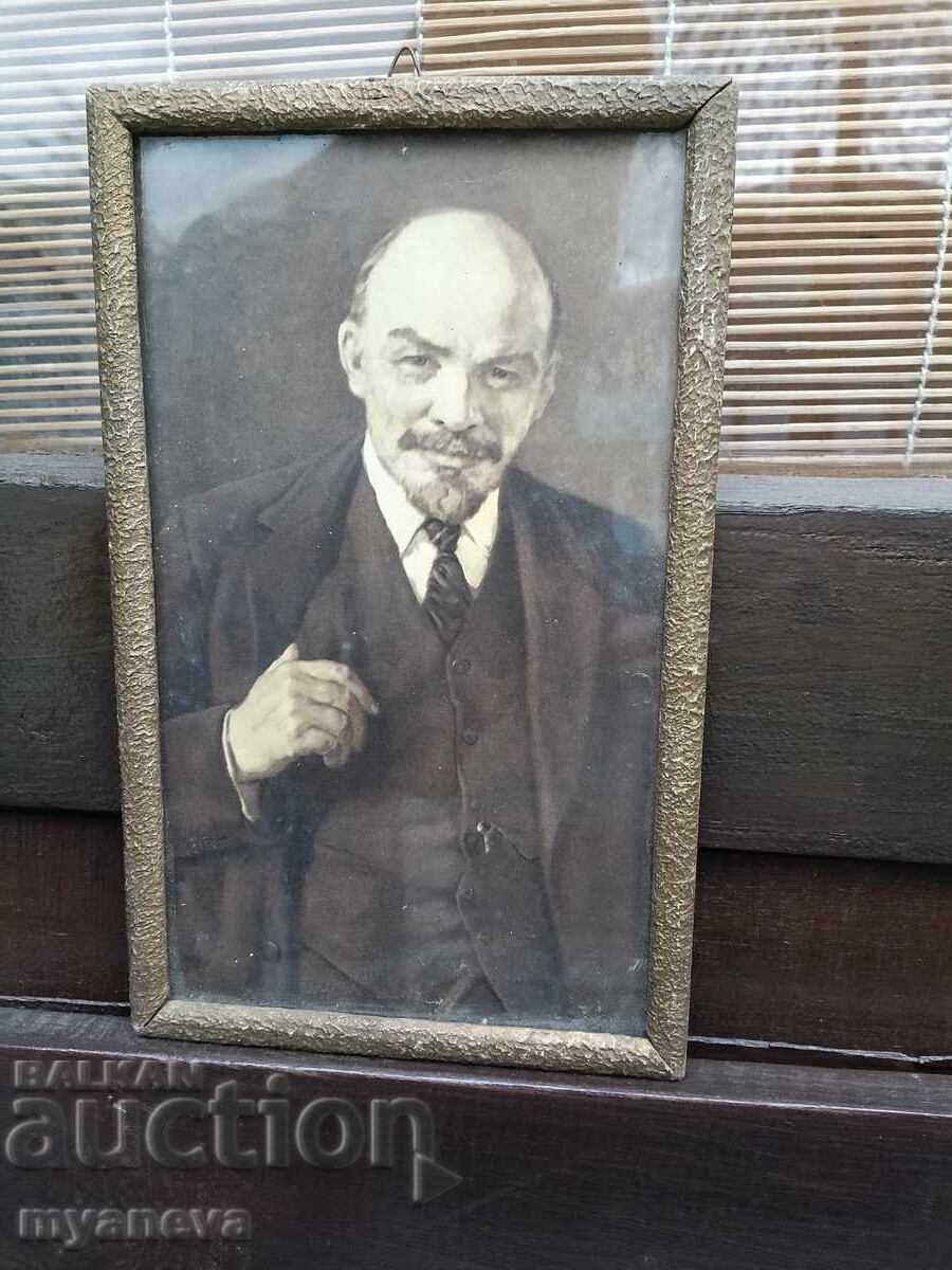 Аукцион Ленин, стара снимка от СОЦА в дървена рамка.