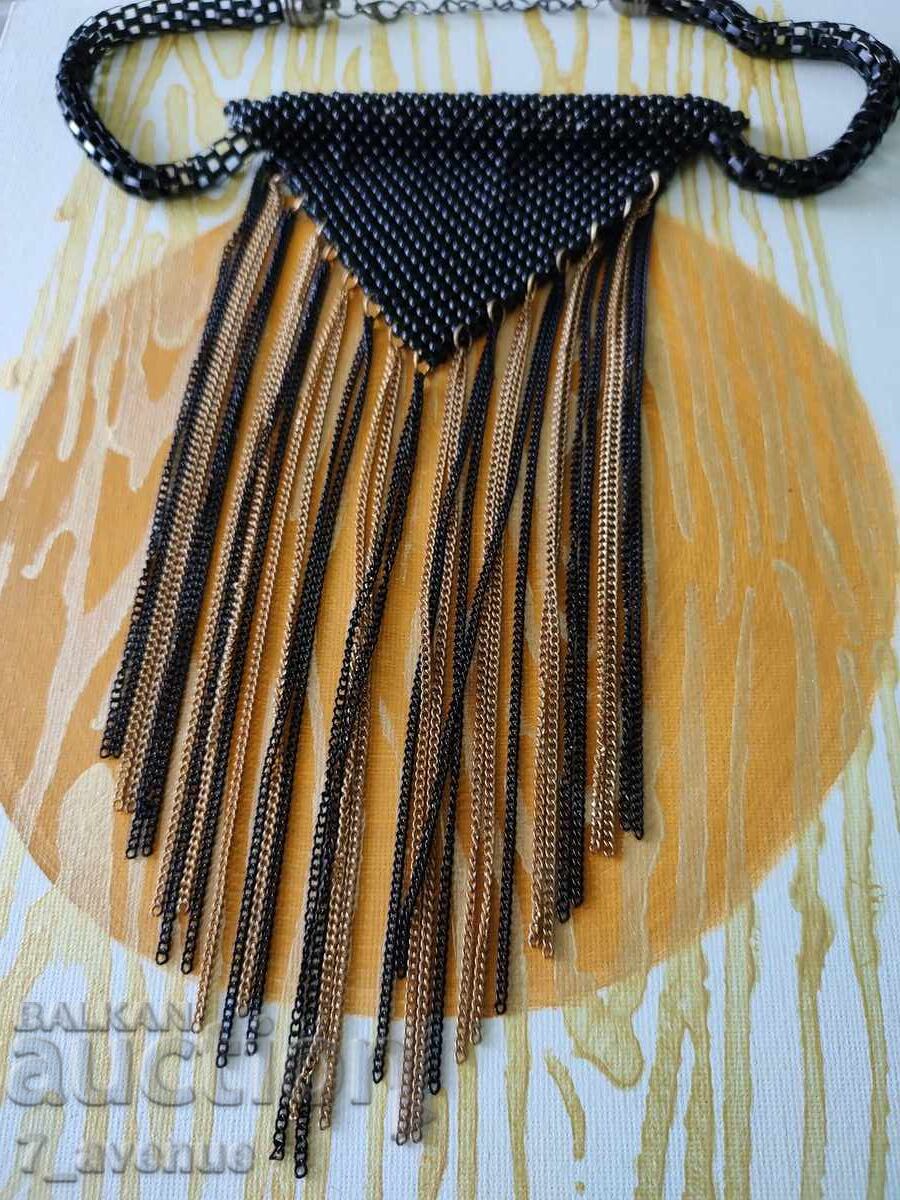 Δημοπρασία Κολιέ, πολυτέλεια και ομορφιά, 1.05..25