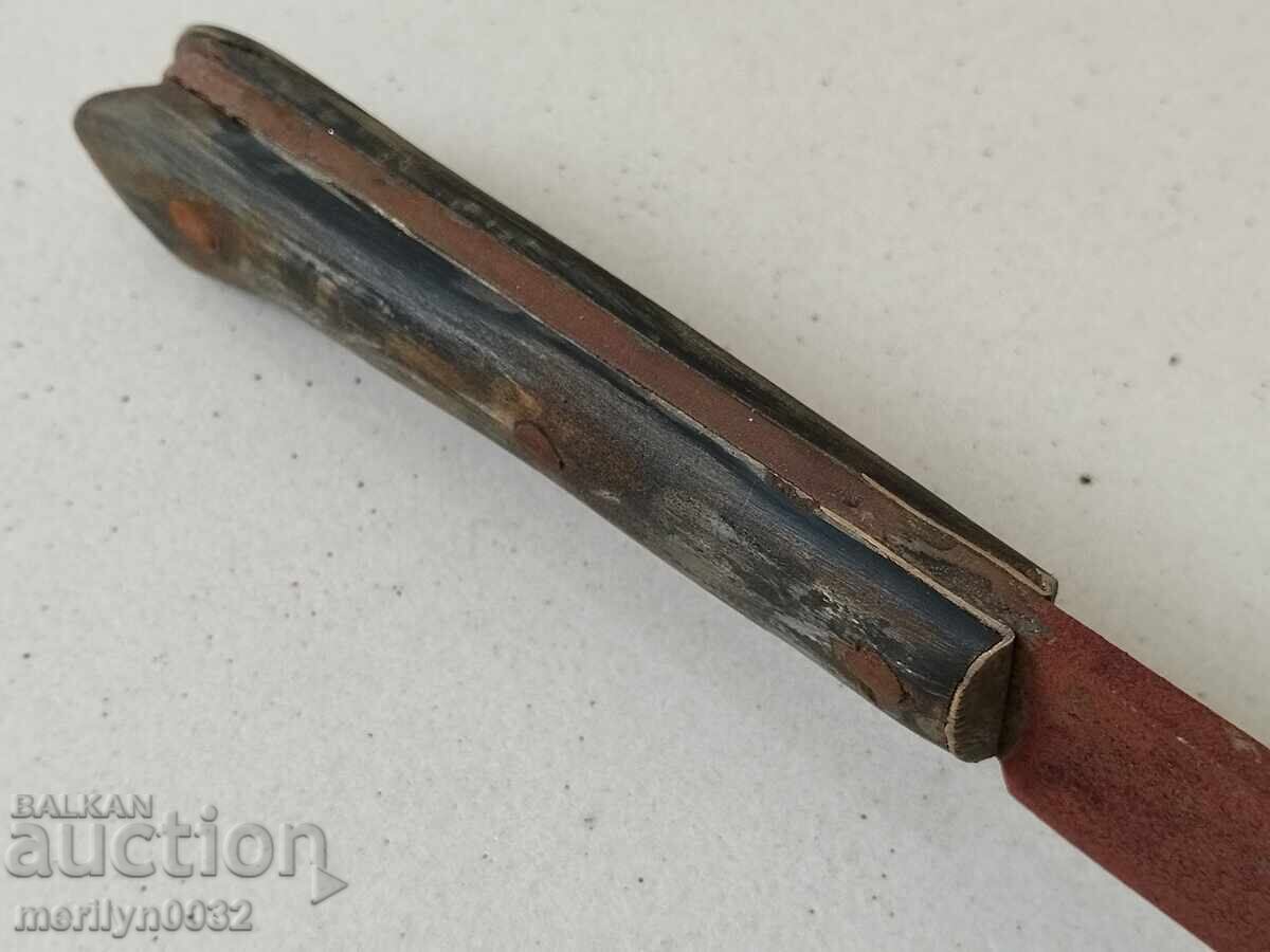 Δημοπρασία Σφυρήλατο τσεκούρι τσοπάνη καρακούλακ με θήκη, λεπίδα γιαταγάνι