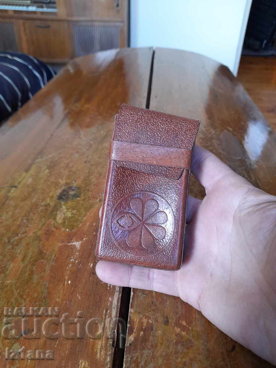 Стара кожена табакера за цигари,калъф с цена 27.00 лв. | € 13.80 Стара кожена табакера за цигари,калъф с цена 27.00 лв. | € 13.80