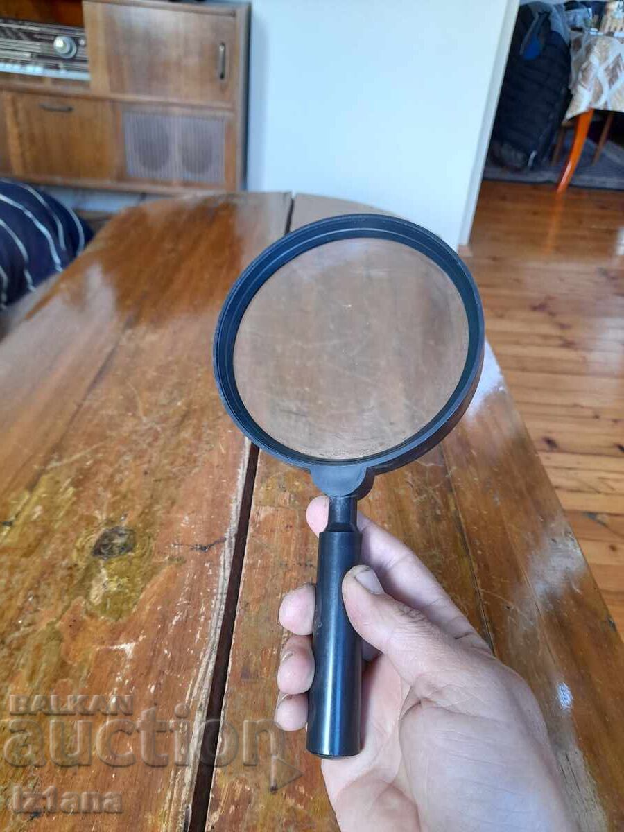 Lupa veche cu preț 42.00 BGN | € 21.47