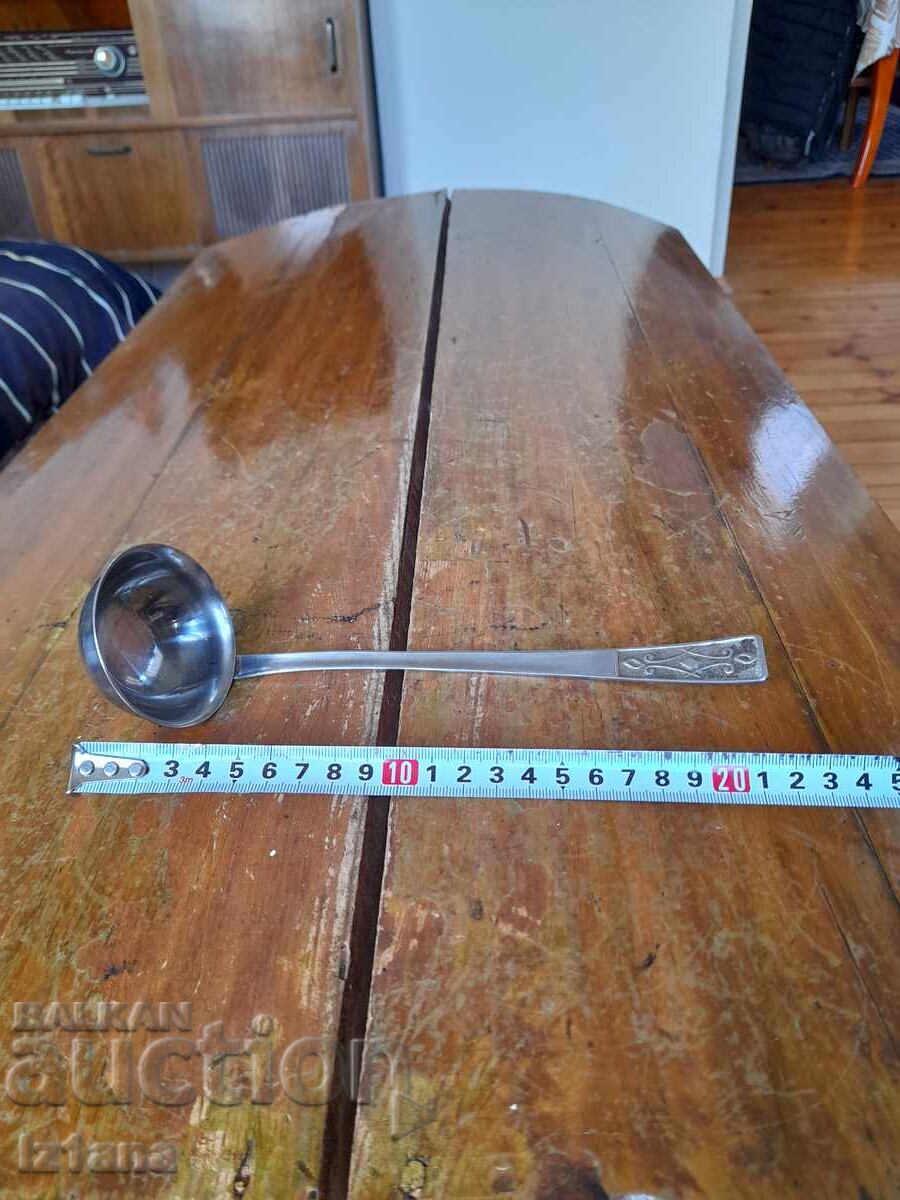 Un cărucior vechi cu preț 22.00 BGN | € 11.25