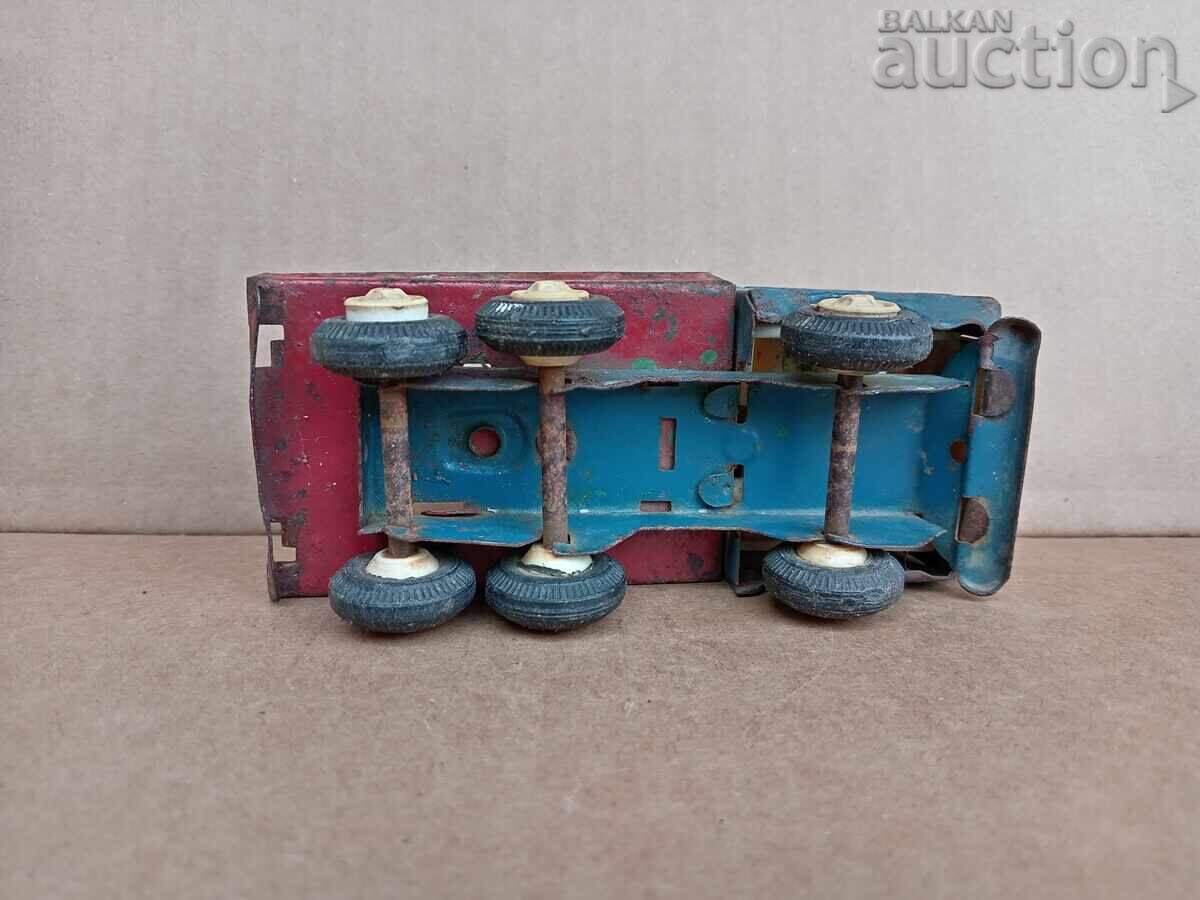 Παράδοση Μικρό φορτηγό φορτηγάκι από την σοσιαλιστική εποχή Παράδοση Μικρό φορτηγό φορτηγάκι από την σοσιαλιστική εποχή