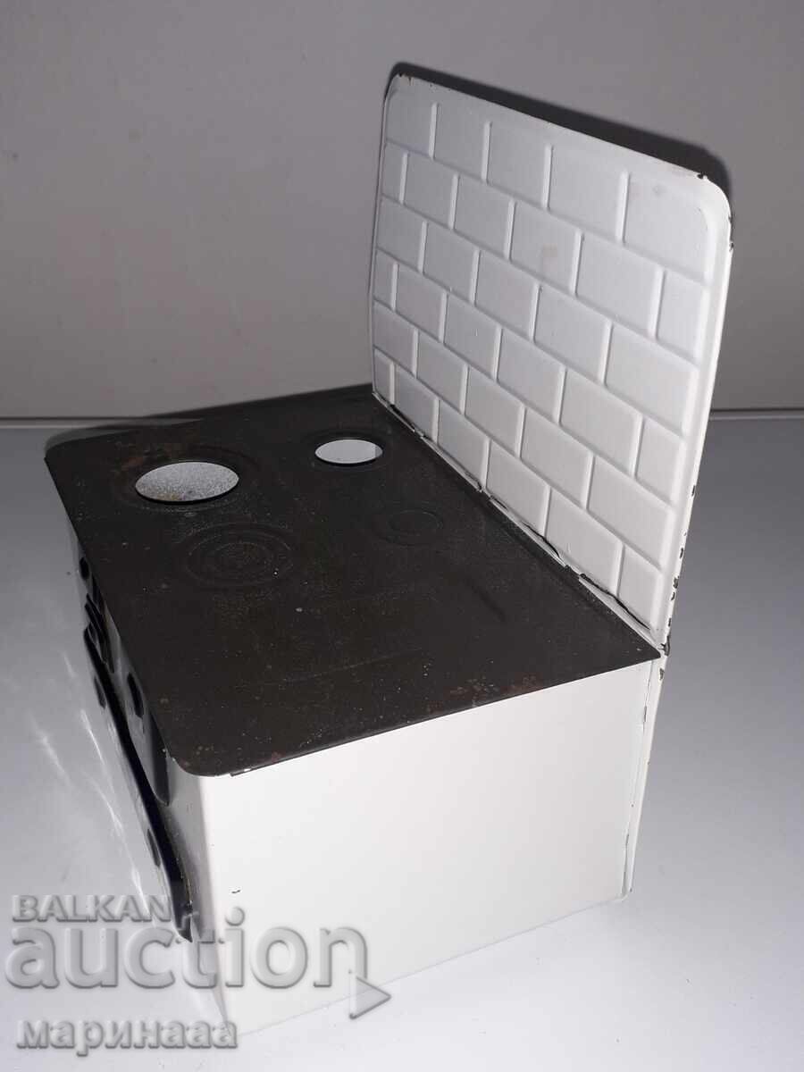 Auction  CHILDREN'S TIN STOVE