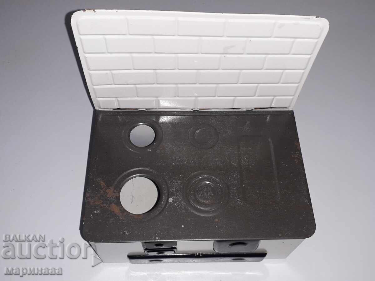 Delivery of CHILDREN'S TIN STOVE