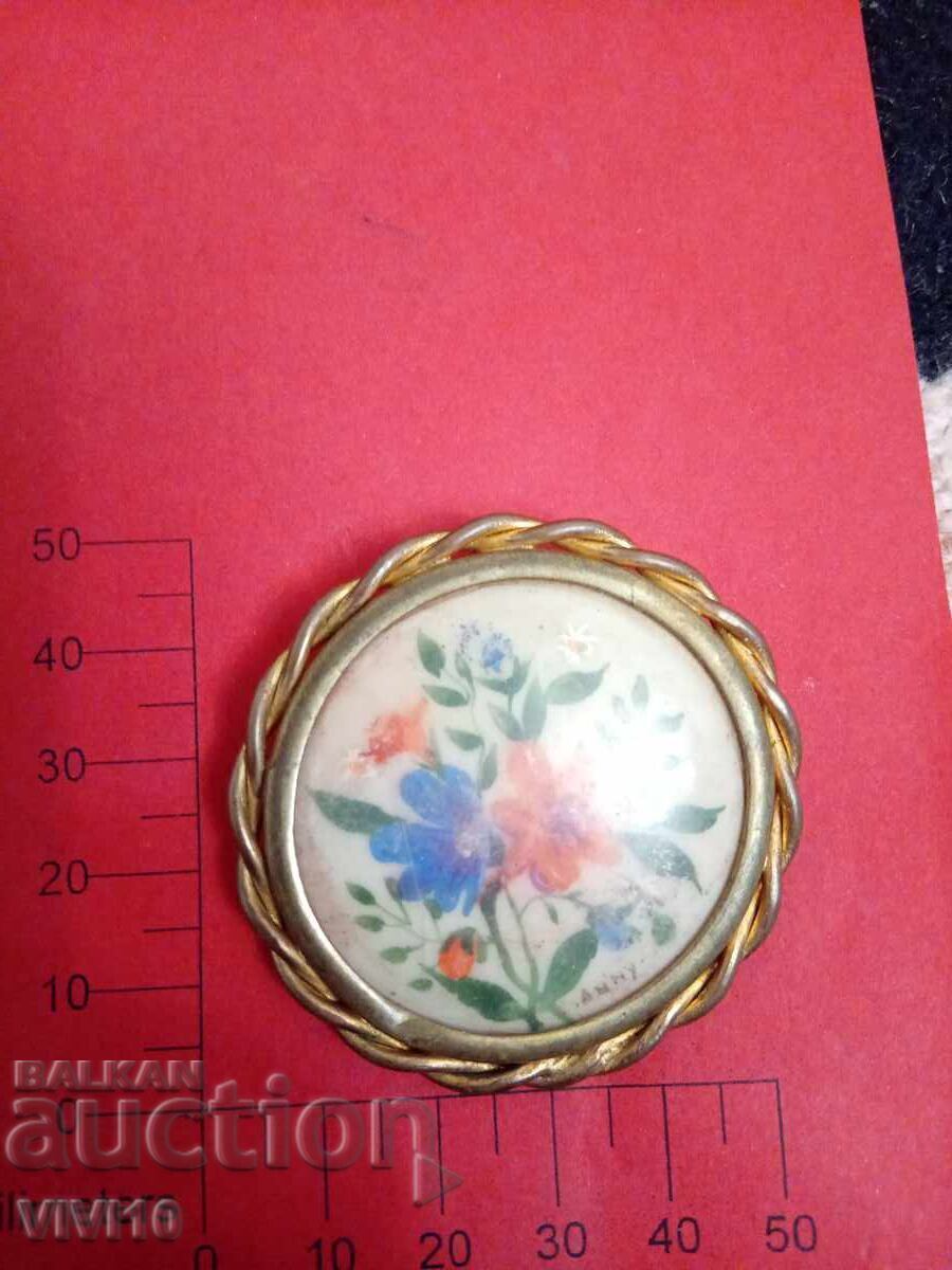 Broșă veche, Franța