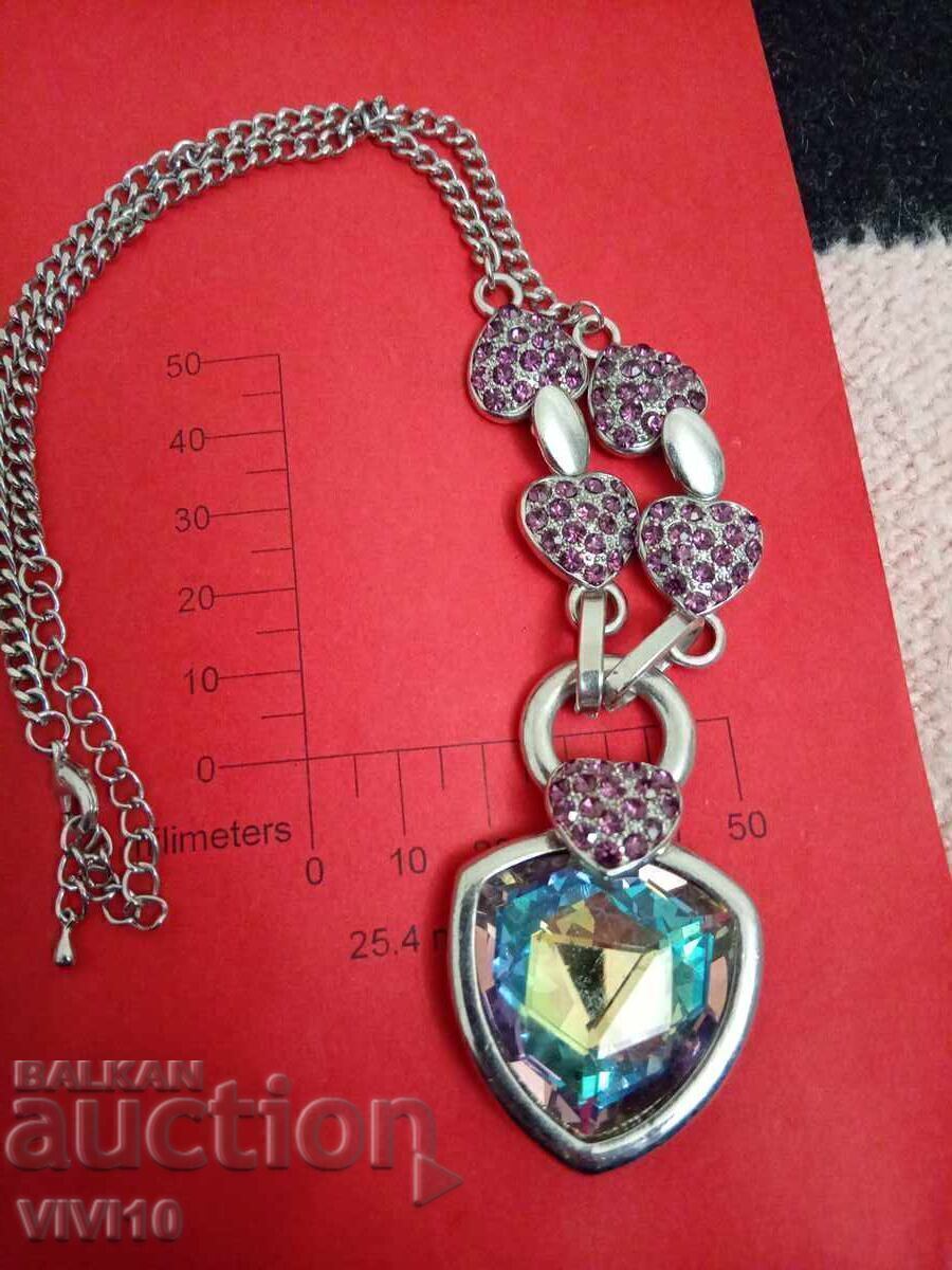 Αρχαίο κολιέ με φυσικά πετράδια