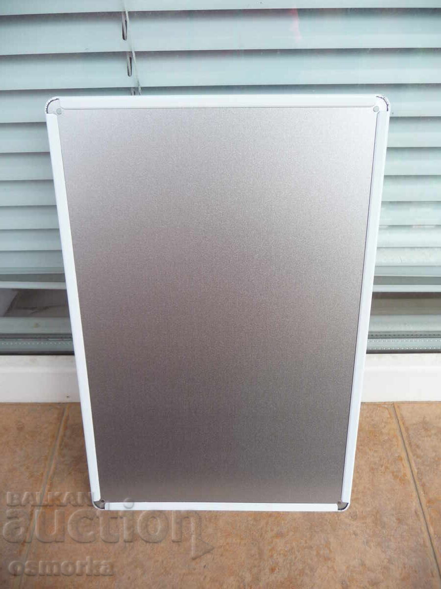 Auction Metal sign, movie Marilyn Monroe reading newspaper, toilet humor Auction Metal sign, movie Marilyn Monroe reading newspaper, toilet humor