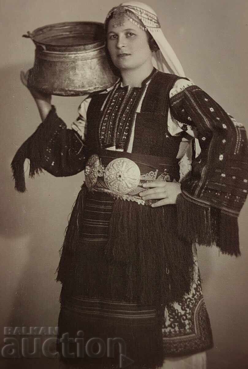 ΓΥΝΑΙΚΕΙΑ ΜΑΚΕΔΟΝΙΚΗ ΦΟΡΕΣΙΑ ΤΡΕΠΚΑ ΠΑΦΤΙ ΧΑΛΚΟΣ ΦΩΤΟΓΡΑΦΙΑ με τιμή 49.00 BGN | € 25.05 ΓΥΝΑΙΚΕΙΑ ΜΑΚΕΔΟΝΙΚΗ ΦΟΡΕΣΙΑ ΤΡΕΠΚΑ ΠΑΦΤΙ ΧΑΛΚΟΣ ΦΩΤΟΓΡΑΦΙΑ με τιμή 49.00 BGN | € 25.05