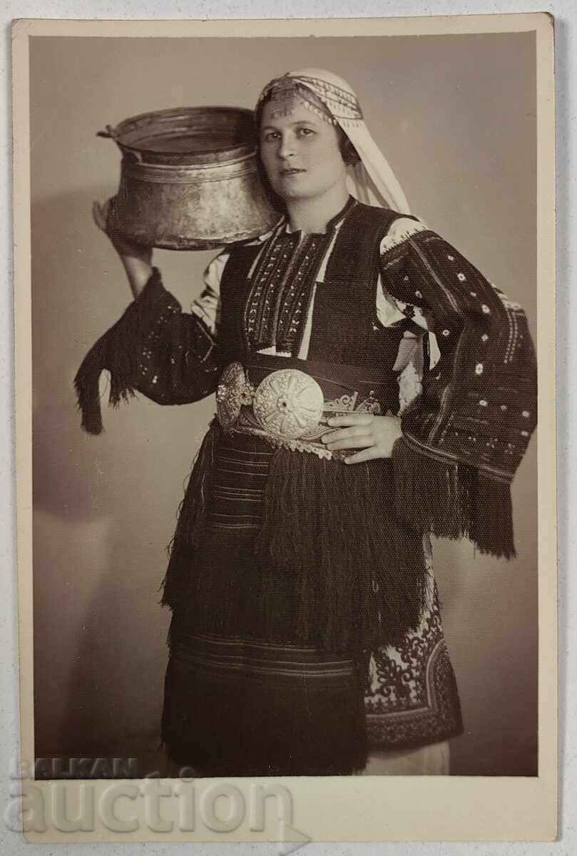 ΓΥΝΑΙΚΕΙΑ ΜΑΚΕΔΟΝΙΚΗ ΦΟΡΕΣΙΑ ΤΡΕΠΚΑ ΠΑΦΤΙ ΧΑΛΚΟΣ ΦΩΤΟΓΡΑΦΙΑ ΓΥΝΑΙΚΕΙΑ ΜΑΚΕΔΟΝΙΚΗ ΦΟΡΕΣΙΑ ΤΡΕΠΚΑ ΠΑΦΤΙ ΧΑΛΚΟΣ ΦΩΤΟΓΡΑΦΙΑ