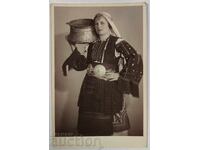 ΓΥΝΑΙΚΕΙΑ ΜΑΚΕΔΟΝΙΚΗ ΦΟΡΕΣΙΑ ΤΡΕΠΚΑ ΠΑΦΤΙ ΧΑΛΚΟΣ ΦΩΤΟΓΡΑΦΙΑ