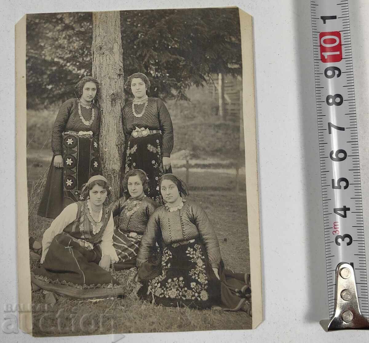 1927 ЖЕНИ ЖЕНА НОСИЯ ПАФТИ СЕДЕФ СЕДЕФЕНИ СНИМКА с цена 39.00 лв. | € 19.94