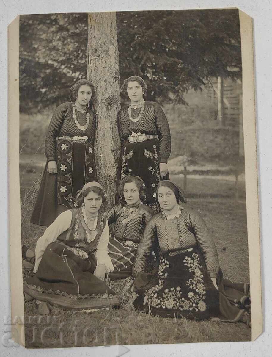 Аукцион 1927 ЖЕНИ ЖЕНА НОСИЯ ПАФТИ СЕДЕФ СЕДЕФЕНИ СНИМКА