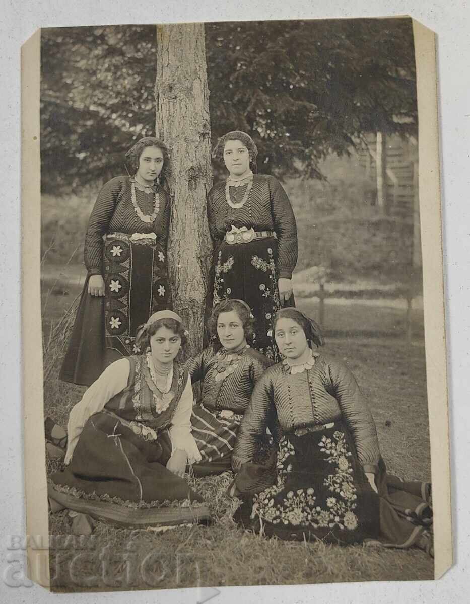 1927 ЖЕНИ ЖЕНА НОСИЯ ПАФТИ СЕДЕФ СЕДЕФЕНИ СНИМКА