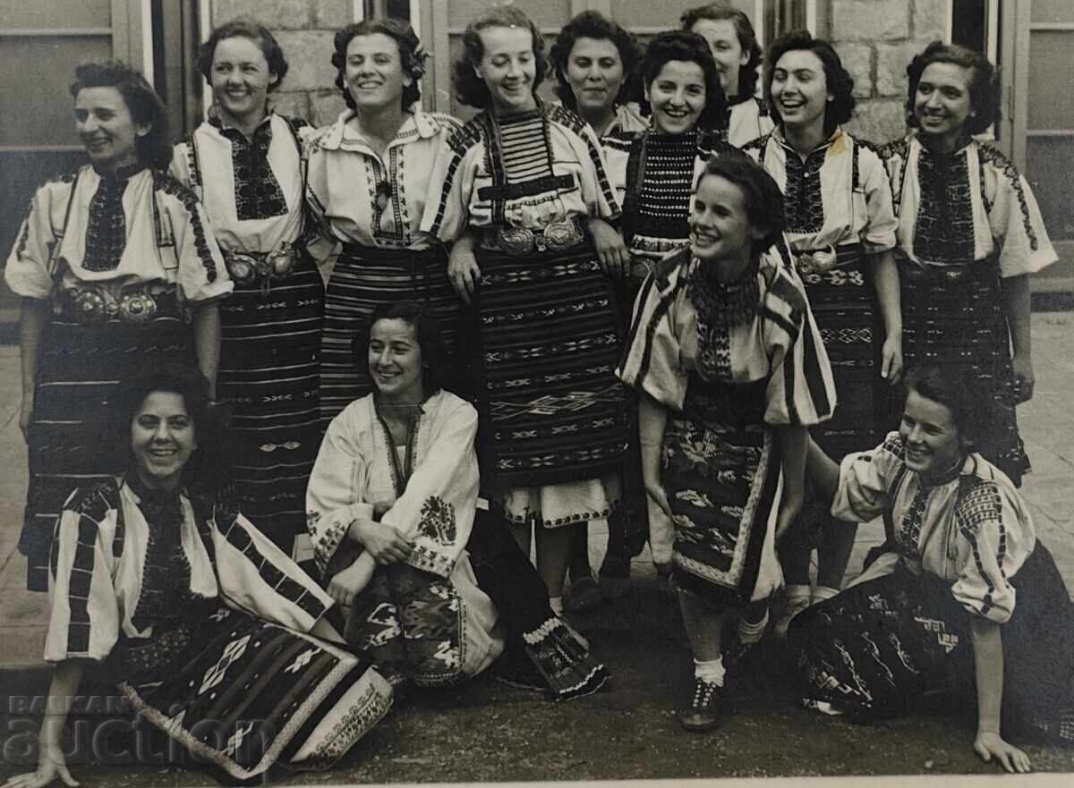 ΓΥΝΑΙΚΑ ΓΥΝΑΙΚΑ ΦΟΡΕΙ ΠΑΦΤΙ ΦΩΤΟΓΡΑΦΙΑ με τιμή 39.00 BGN | € 19.94