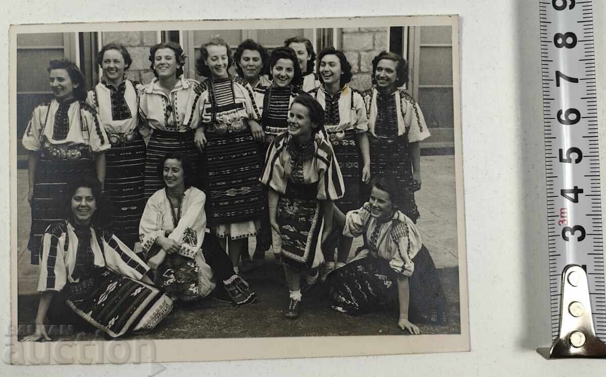 Δημοπρασία ΓΥΝΑΙΚΑ ΓΥΝΑΙΚΑ ΦΟΡΕΙ ΠΑΦΤΙ ΦΩΤΟΓΡΑΦΙΑ