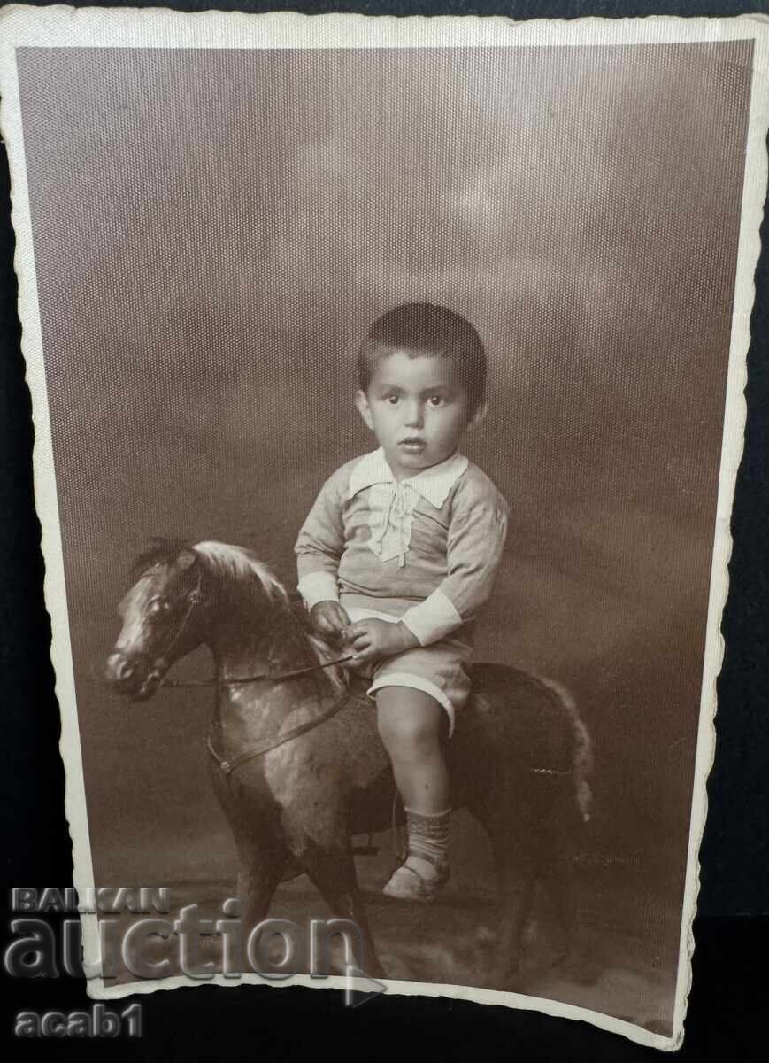 Αρμένιο αγόρι στο άλογο Αρμένιο αγόρι στο άλογο