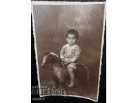 Αρμένιο αγόρι στο άλογο