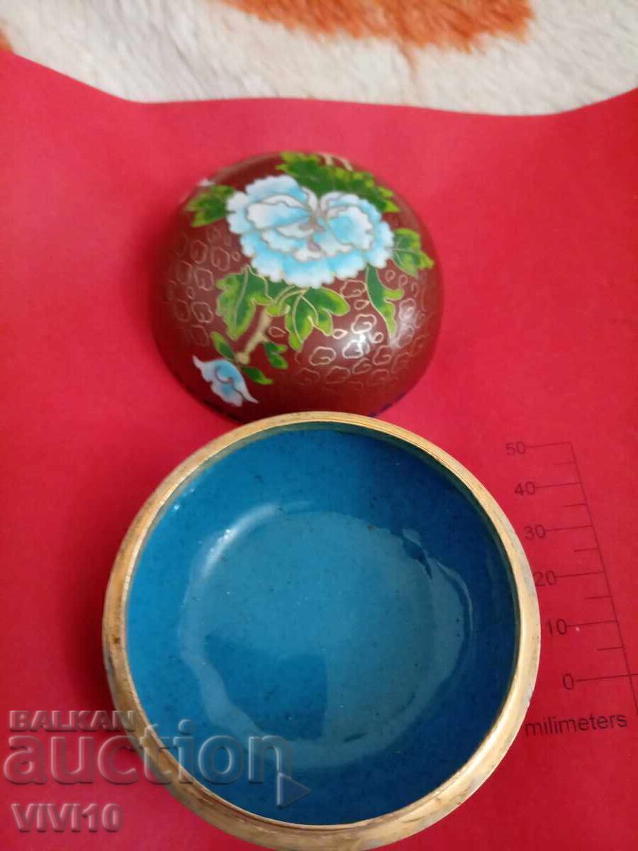 Αρχαίο κουτί κοσμημάτων, μπρούντζος, επιχρύσωση, σμάλτο με τιμή € 40.00 | 78.23 BGN Αρχαίο κουτί κοσμημάτων, μπρούντζος, επιχρύσωση, σμάλτο με τιμή € 40.00 | 78.23 BGN