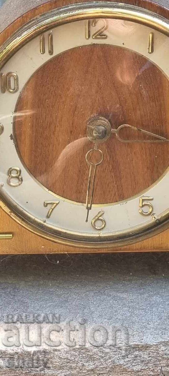 Παλιό, λειτουργικό ρολόι με τιμή 85.00 BGN | € 43.46