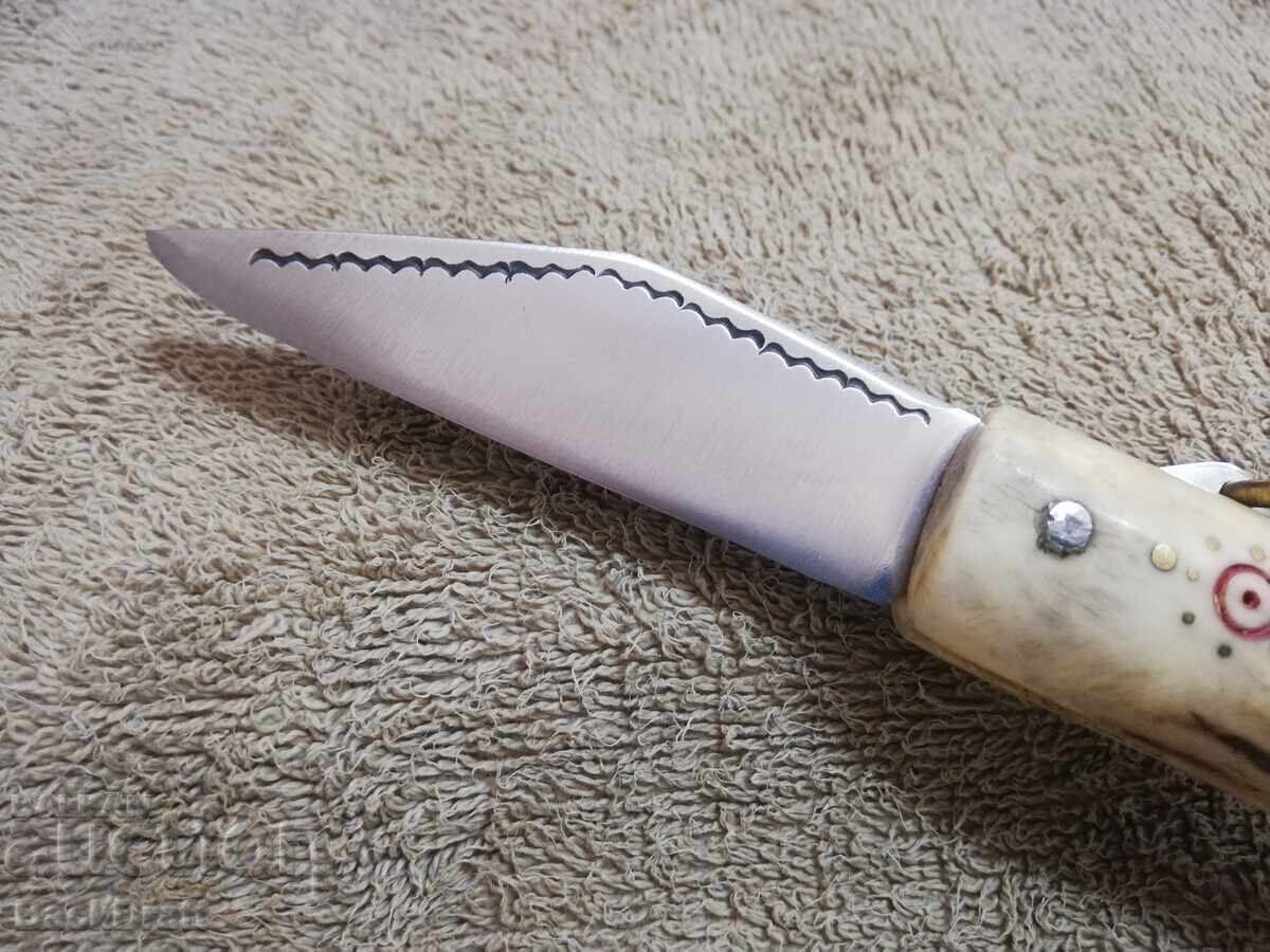 СТАР БЪЛГАРСКИ ДЖОБЕН НОЖ -СОЙКА,КОСТУР ЕЛЕНОВ РОГ С НАБИВКИ с цена 89.00 лв. | € 45.50