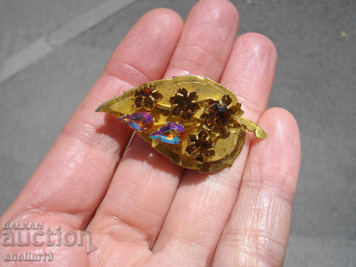 ΜΙΑ ΠΑΛΙΑ ΕΠΙΧΡΥΣΤΗ ΚΑΡΦΙΛΑ με τιμή 30.00 BGN | € 15.34 ΜΙΑ ΠΑΛΙΑ ΕΠΙΧΡΥΣΤΗ ΚΑΡΦΙΛΑ με τιμή 30.00 BGN | € 15.34