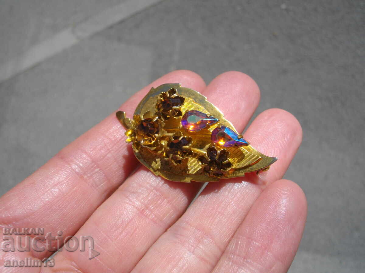 Παράδοση ΜΙΑ ΠΑΛΙΑ ΕΠΙΧΡΥΣΤΗ ΚΑΡΦΙΛΑ Παράδοση ΜΙΑ ΠΑΛΙΑ ΕΠΙΧΡΥΣΤΗ ΚΑΡΦΙΛΑ