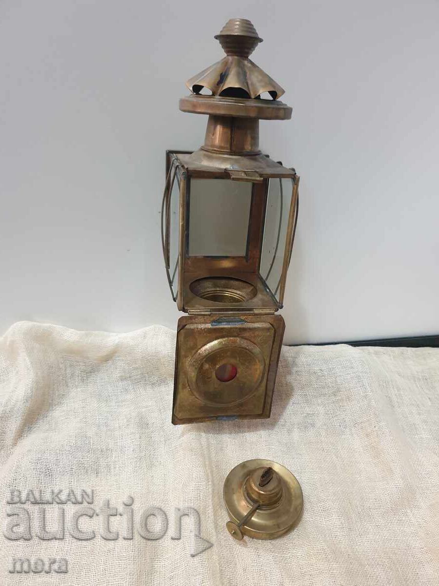 Delivery of Bronze transport lantern