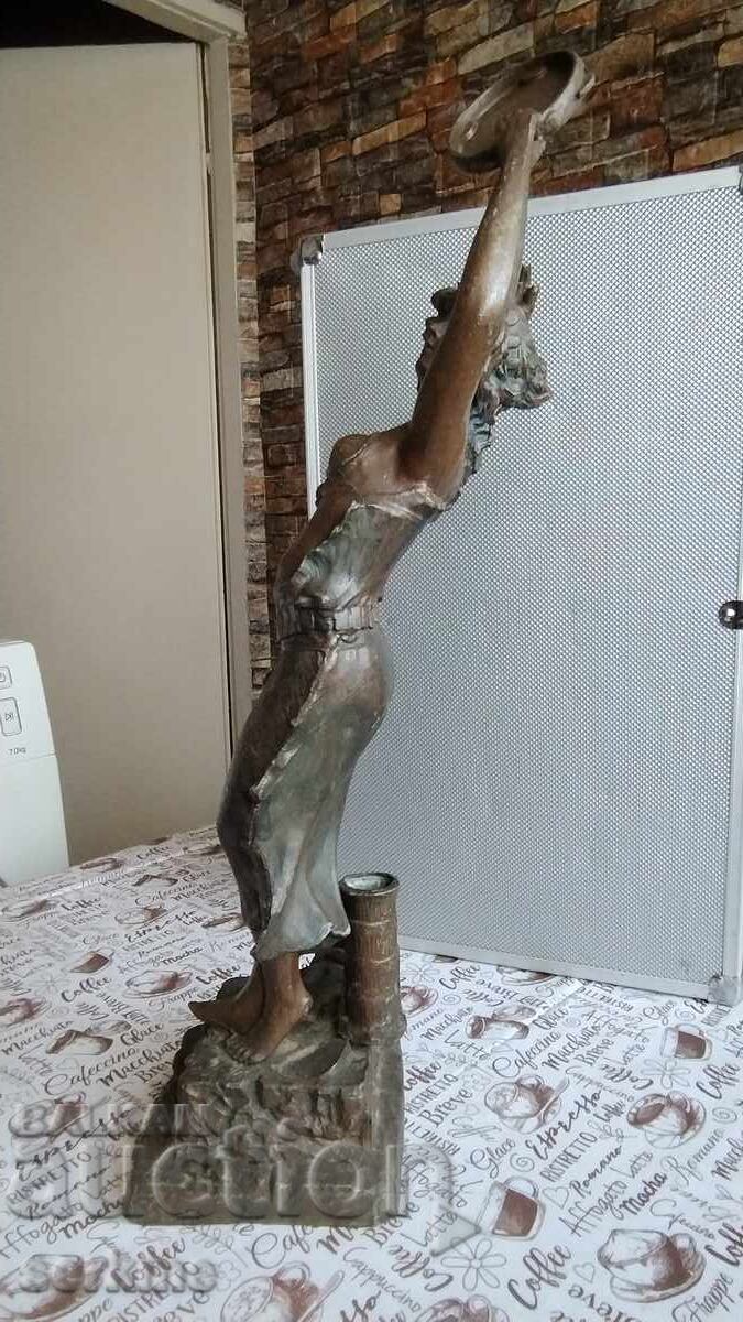 Figura de metal cu preț 60.00 BGN | € 30.68 Figura de metal cu preț 60.00 BGN | € 30.68