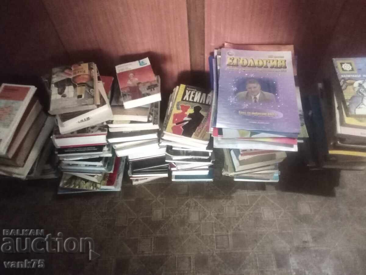 Προσφορά! 100 τεμάχια βιβλία, περιοδικά και κάρτες για 40 lv Δώρο γ με τιμή 39.99 BGN | € 20.45