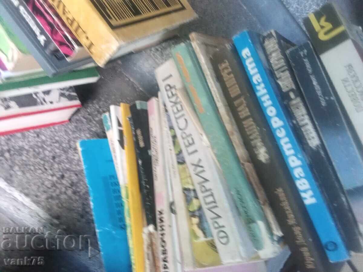 Παράδοση Προσφορά! 100 τεμάχια βιβλία, περιοδικά και κάρτες για 40 lv Δώρο γ