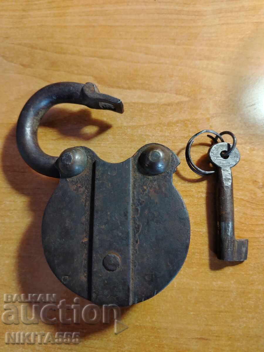 Licitație Vechi lacăt mare