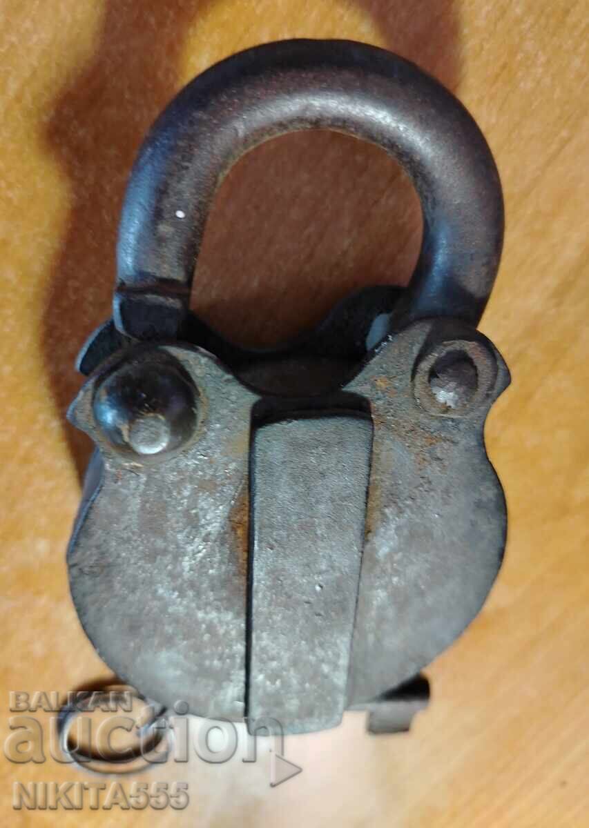 Vechi lacăt mare - 6