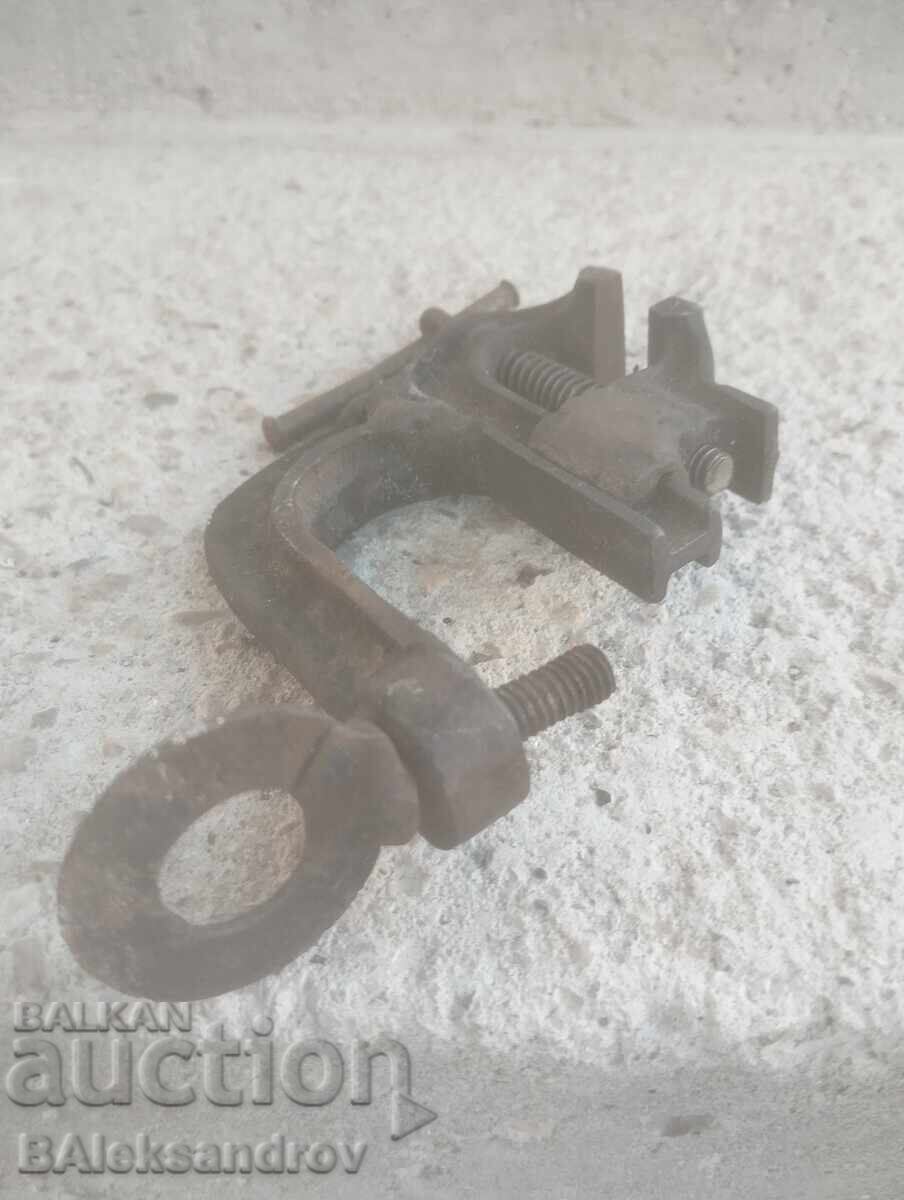 Delivery of A small vise