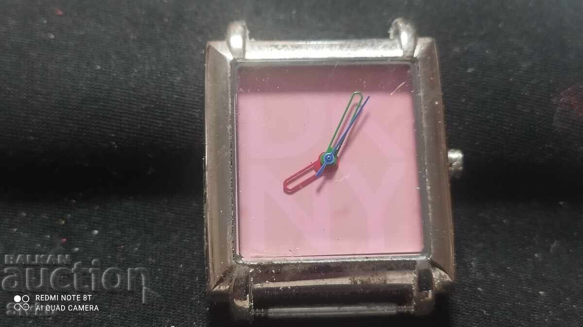 Часовник DKNY