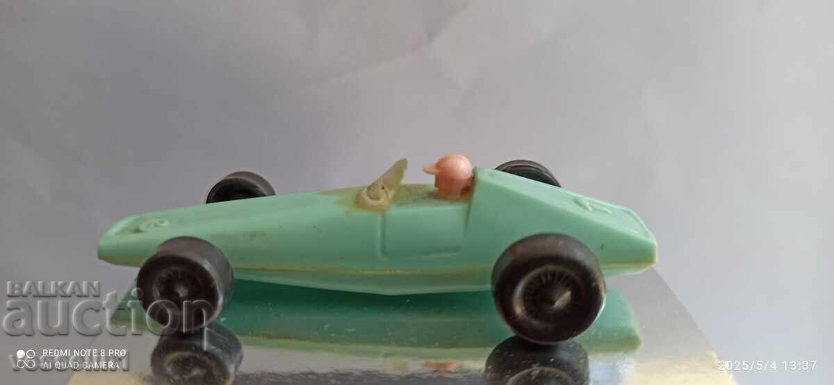 Veche mașină de plastic bulgărească de formula din anii '70