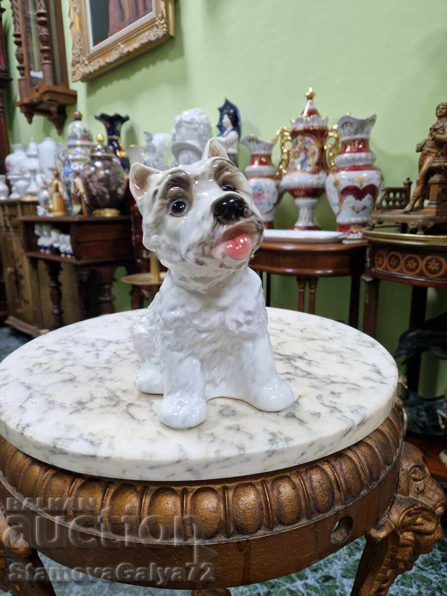 Delivery of Stunning German porcelain figurine Goebel