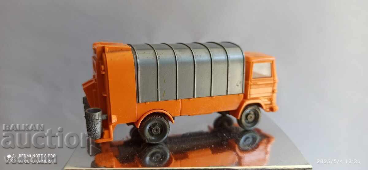 Mercedes HO 1/87 KUKA Garbage Truck with price € 13.00 | 25.43 BGN
