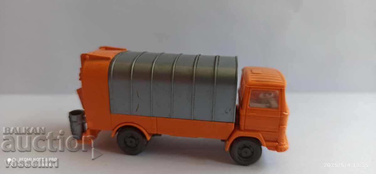 Mercedes HO 1/87 KUKA Garbage Truck