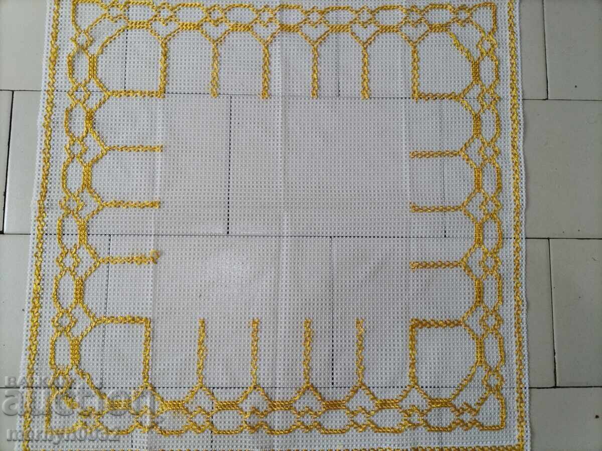 Παλιό καρό με κέντημα, τούλι Παλιό καρό με κέντημα, τούλι